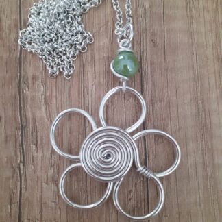 Collana fiore pietra verde