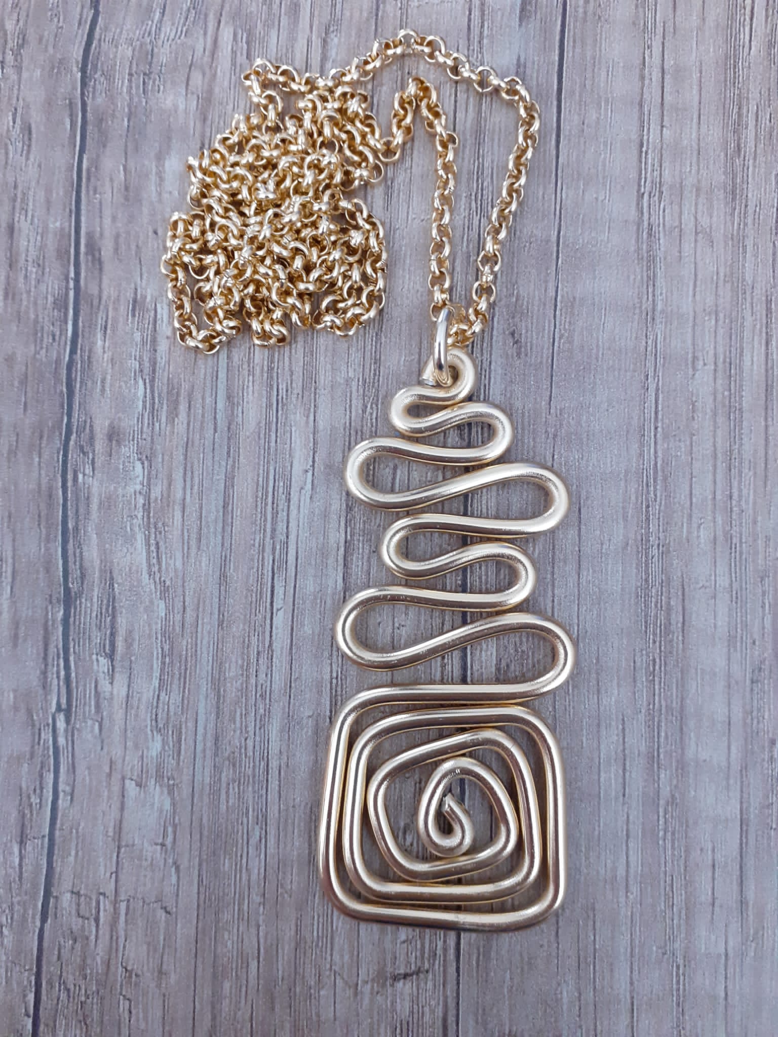 Collana serpentina e quadrato in alluminio dorato - Zanghi collection