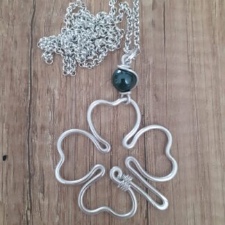 Collana quadrifiglio pietra verde