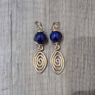 -Orecchini ovale dorati e pietre blu