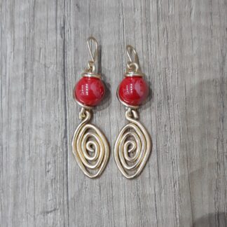 Orecchini ovale dorati e pietre rosse