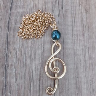 collana chiave di violino con pietra verde