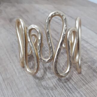Bracciale schiava serpentina martellato dorato