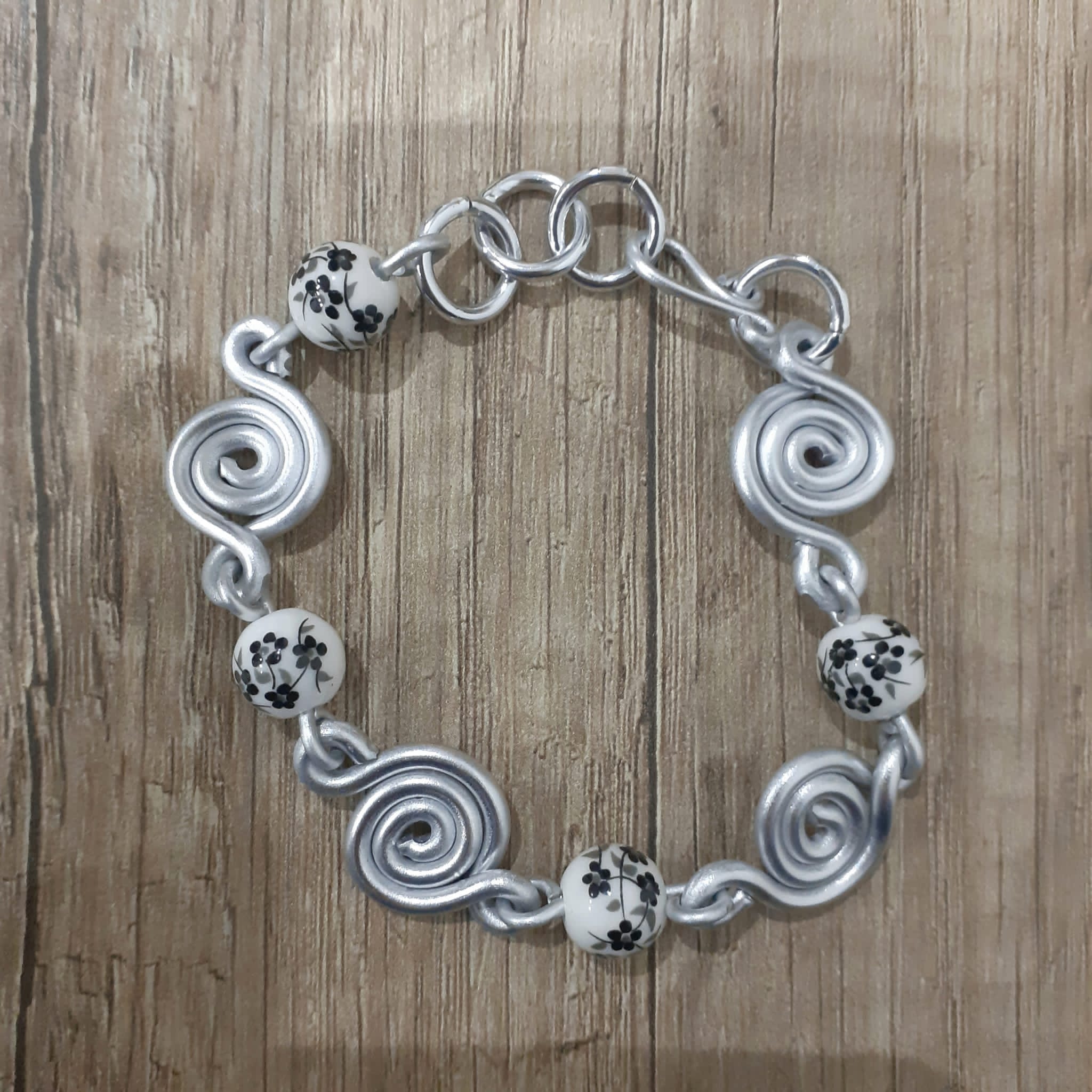 bracciale in alluminio - Zanghi collection Bracciale spirali pietre con fiori neri