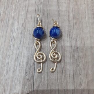 Orecchini chiave di violino e pietre blu in ceramica