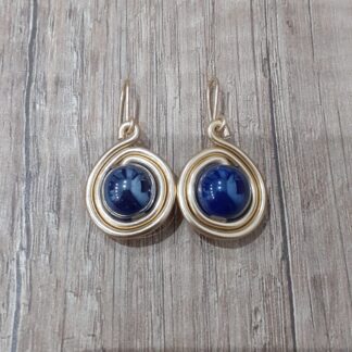 Orecchini spirale con pietre blu