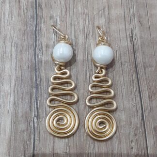 Orecchini serpentina spirale con pietre bianche in ceramica