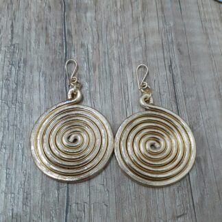 Orecchini artigianali spirale martellati in alluminio