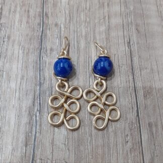 Orecchini anellini e pietre blu in ceramica