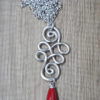 Collana artigianale doppia spirale con pietra rossa in ceramica