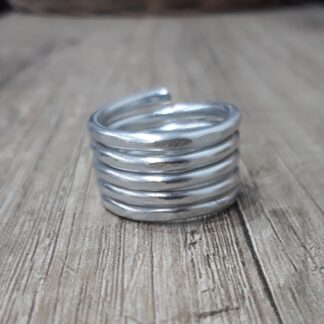Anello artigianale a fascia 5 fili martellato