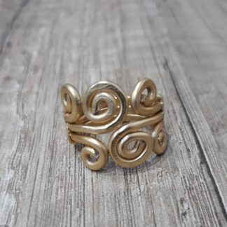Anello artigianale dorato a sei spirali