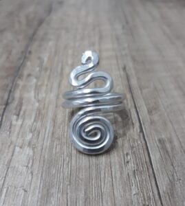 Anello artigianale in Alluminio spirale e serpentina martellato gr 4 Zanghi collection