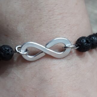 Bracciale artigianale unisex con infinito e pietra lavica 6mm
