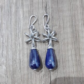 Orecchini artigianali in alluminio stella e pietre blu