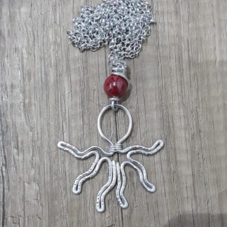 Collana artigianale in alluminio polpo e pietra bordeaux