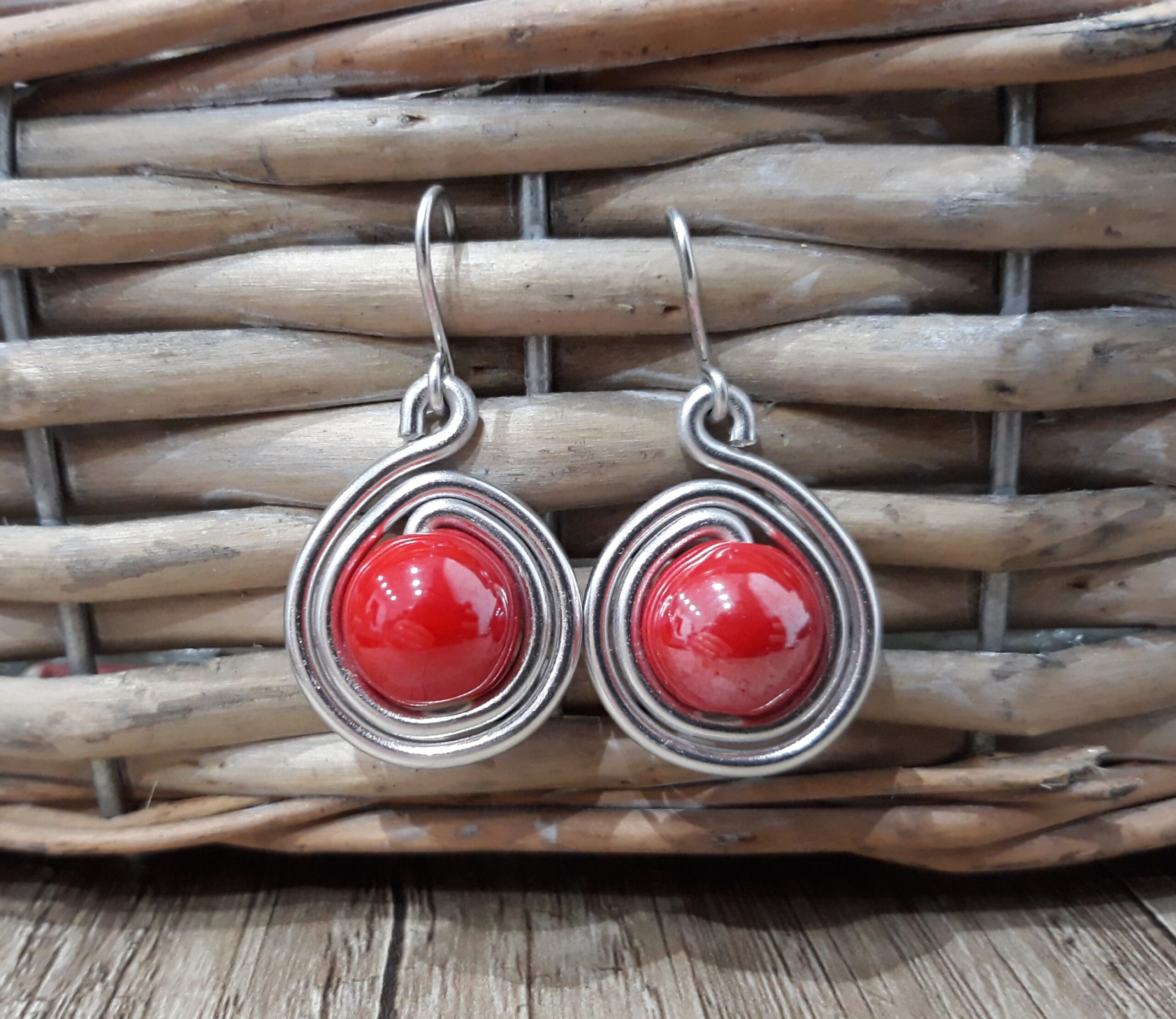 Orecchini artigianali alluminio spirale pietre rosse - Zanghi collection Orecchini artigianali alluminio spirale pietre rosse