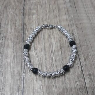 Bracciale artigianale alluminio e pietre nere