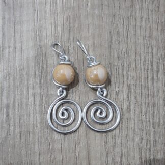 Orecchini artigianali alluminio con pietre beige