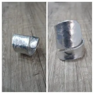 Anello artigianale alluminio a fascia martellato