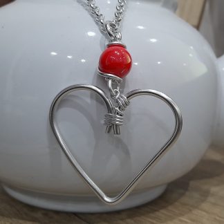 Collana artigianale cuore e pietra rossa