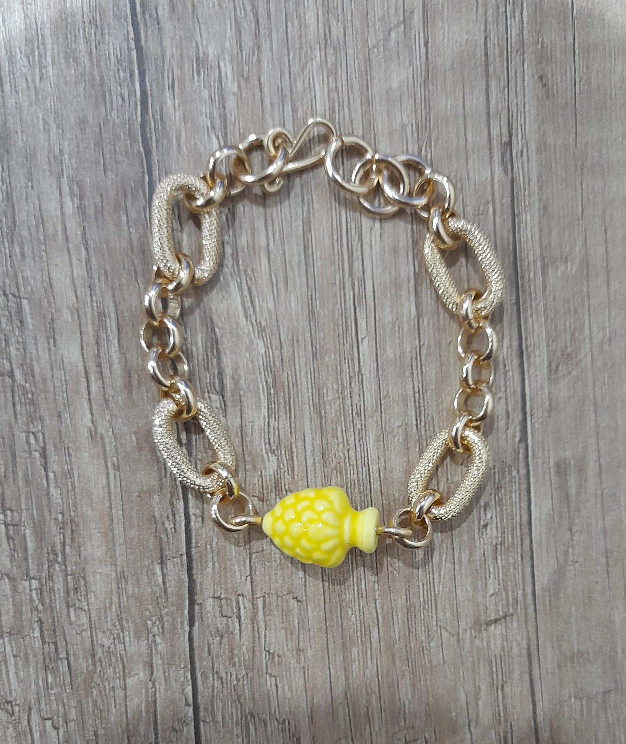 20220321_182647 - Zanghi collection Bracciale artigianale con pigna siciliana gialla
