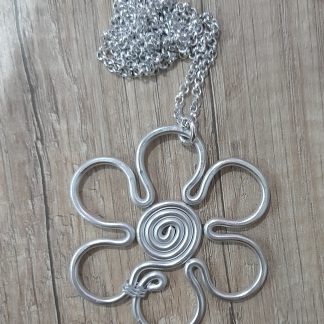 Collana artigianale fiore con spirale